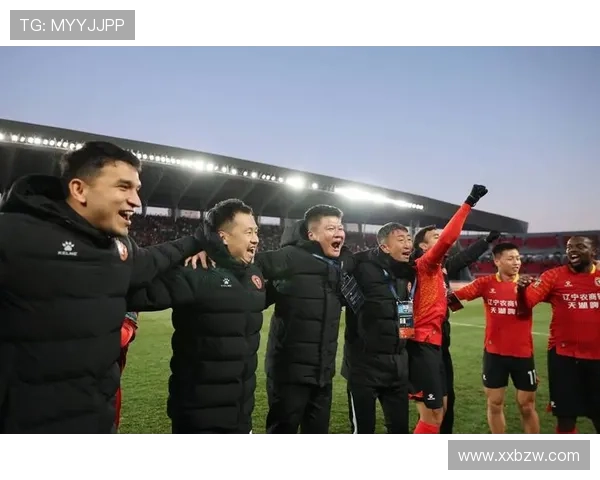 辽宁铁人冲超成功潘喜明激动泪洒赛场全队一年努力终获回报